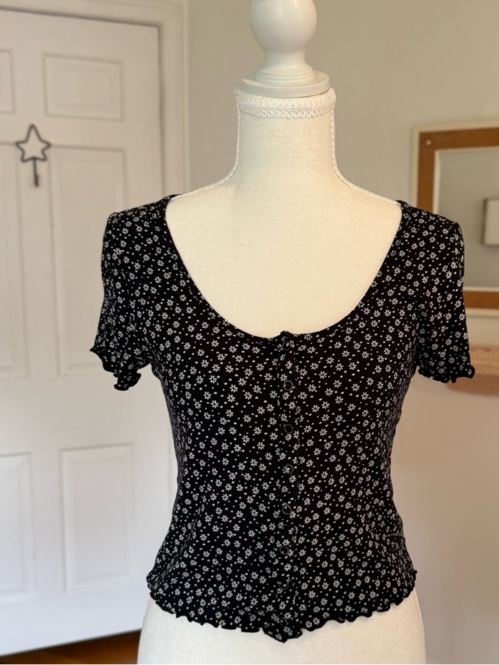 American Eagle Soft Ribbed Ditsy Floral Lettuce Edge Y2k Style Baby Tee Sz Med